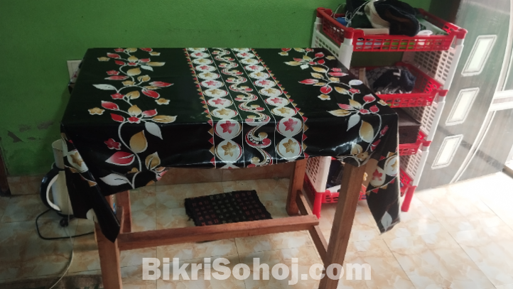 টেবিল ও চেয়ার